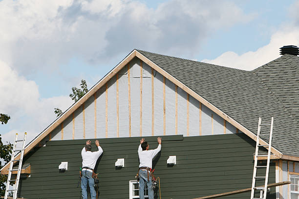 Professional Siding Contractor technician working in Fresno, TX